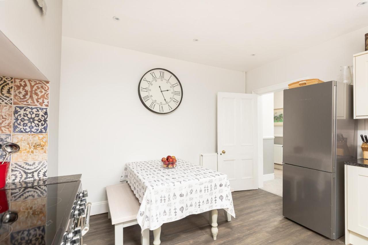 5 Bedroom Magnificent Georgian Townhouse- City Centre Бат Екстериор снимка