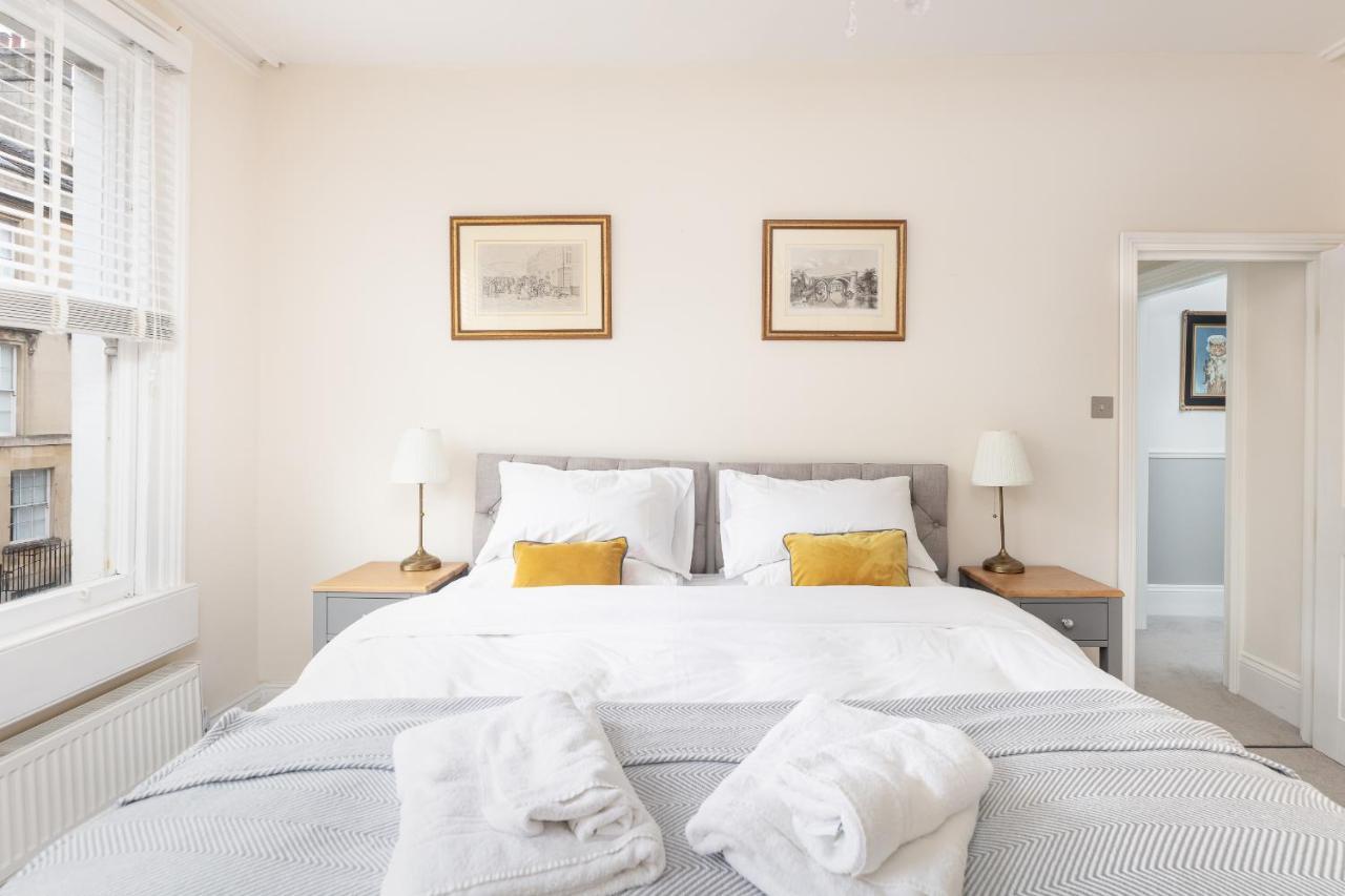 5 Bedroom Magnificent Georgian Townhouse- City Centre Бат Екстериор снимка