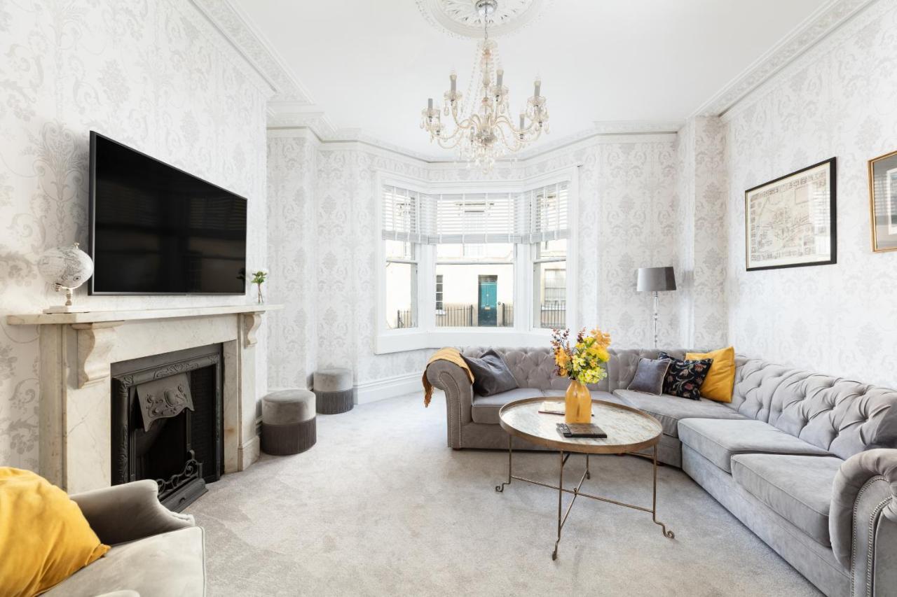 5 Bedroom Magnificent Georgian Townhouse- City Centre Бат Екстериор снимка